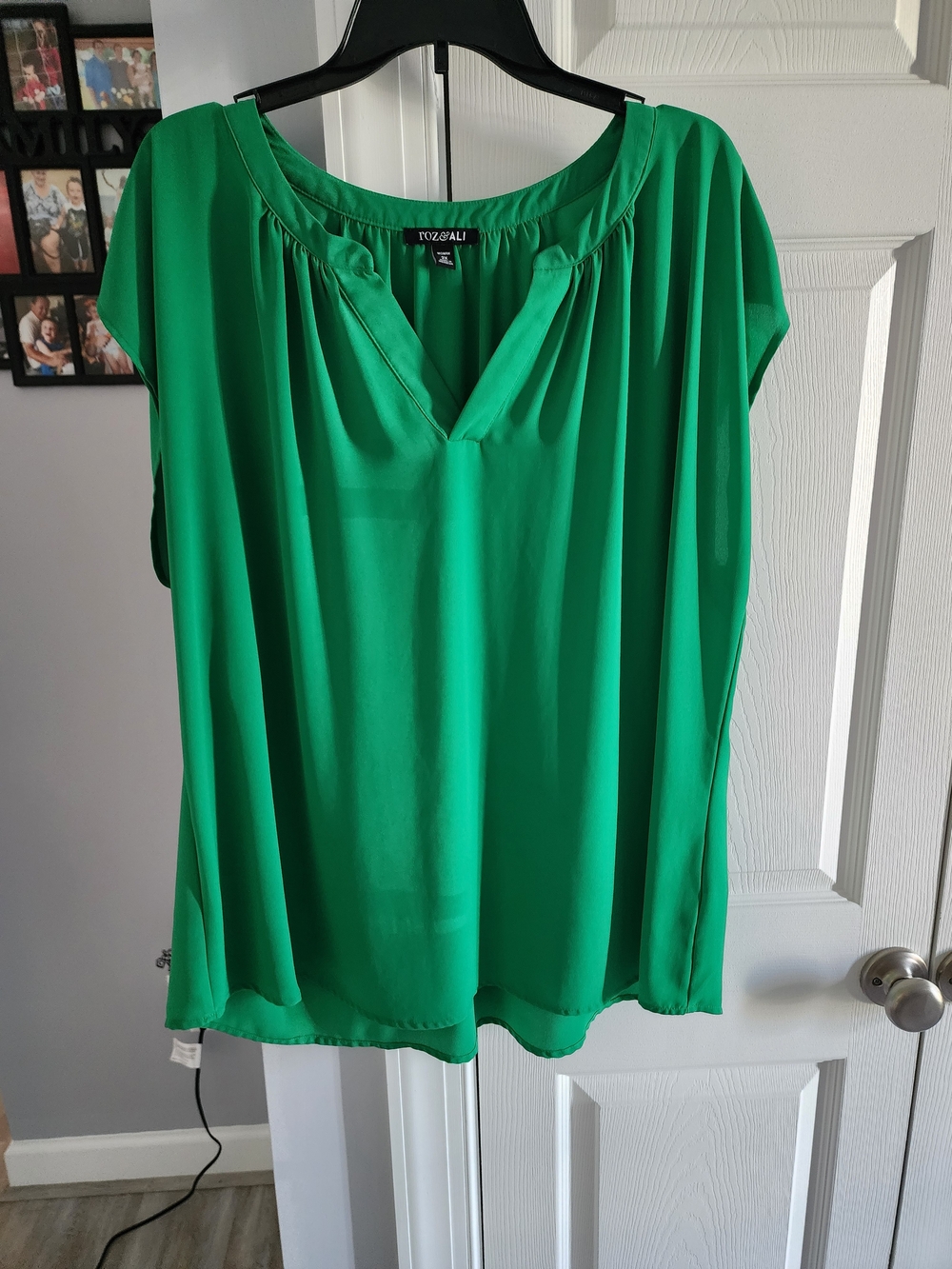 Roz & Ali Bright Green V-Neck Cap Sleeve Blouse